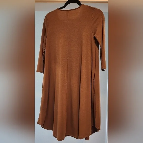 NEW Flowing Casual Dress With spandex and pockets. A very roomy Small - Picture 2 of 4